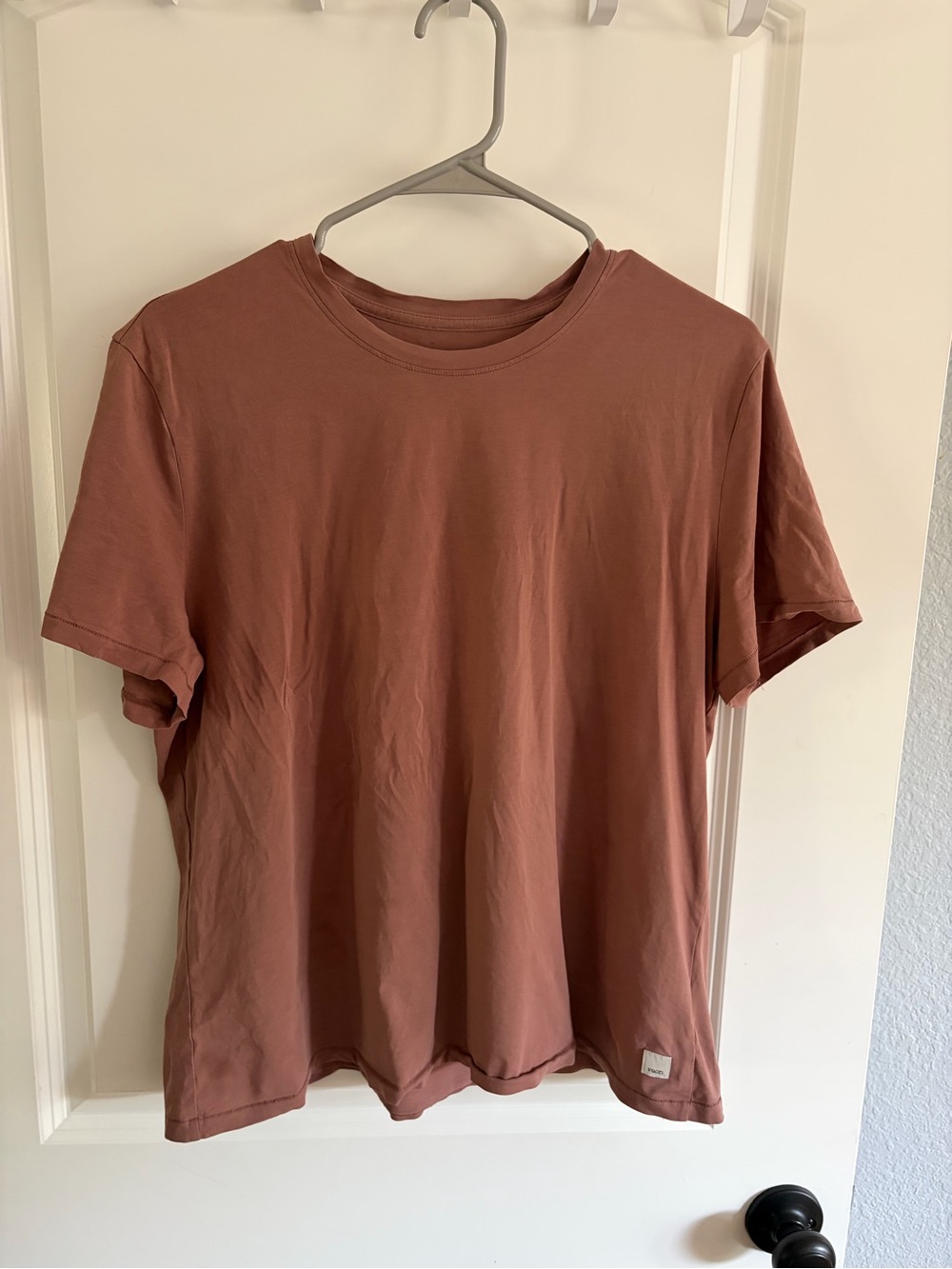 Vuori Women's Short Sleeve Crew Tee in Dusty Rose / Brown